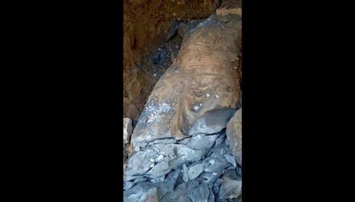 Estatua de Buda Gandhara descuberta e destruída en Khyber Pakhtunkhwa