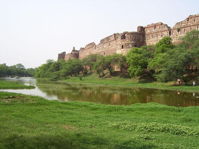 Purana Qila, o sitio do antigo asentamento de Indraprastha, para ser escavado de novo