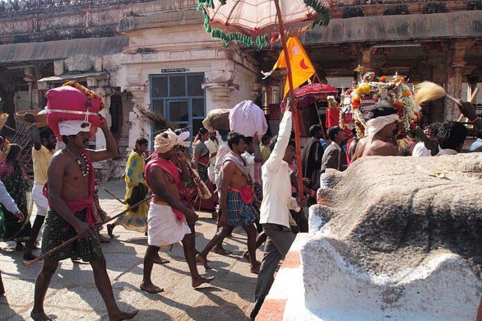 800px-Virupaksha_Temple,_Hampi,_India,_Hindu_religious_procession Season of Yatras in Indian Politics
