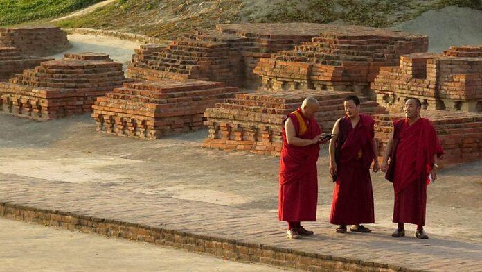 Peregrinación a pé a lugares budistas da India e Nepal de 108 coreanos