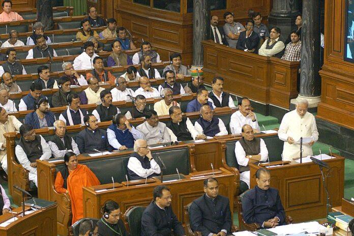 Modi miniszterelnök válaszol a Lok Sabha-ban