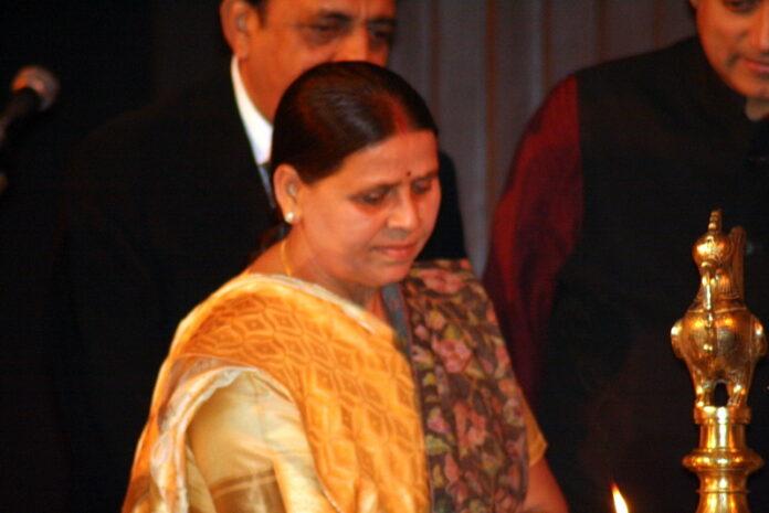 CBI はビハール州の元 CM Rabri Devi に、Land-for-Job Scam で質問します