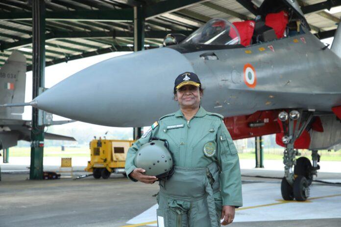 FtLB0RXWwAIs4c7 President Murmu takes a sortie in a Sukhoi fighter plane